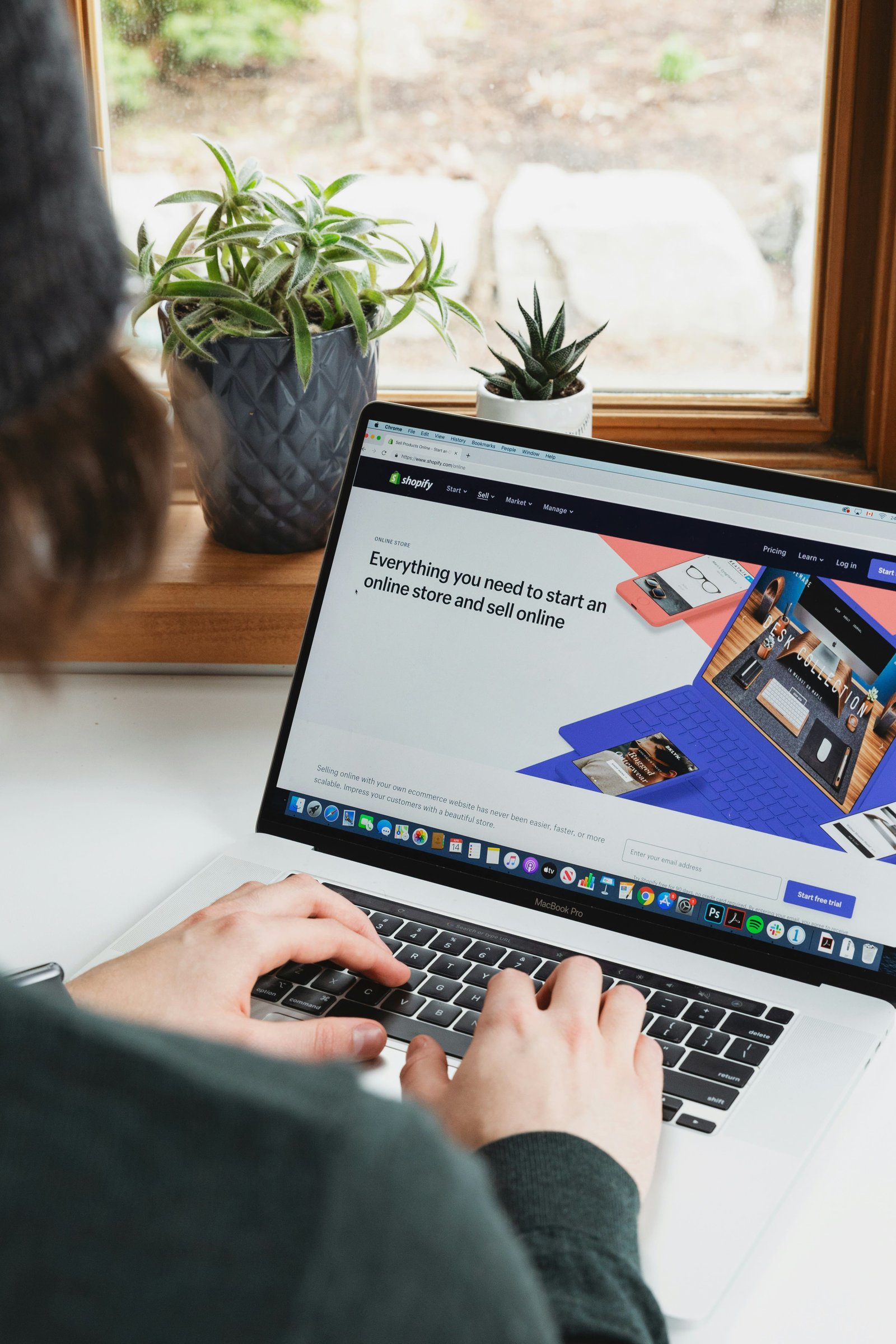 Retail & E-commerce